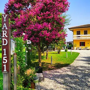 Yard 151 Apartment